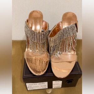 SOLD ❌❌Gold with clear heels size 7.5 ❌❌SOLD